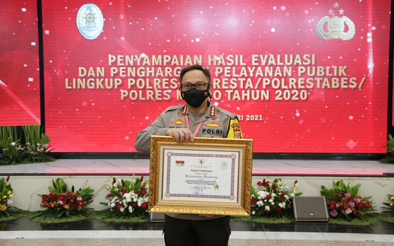 Luar Biasa, Polrestabes Bandung Sabet Penghargaan Pelayanan Prima dari Menpan RB