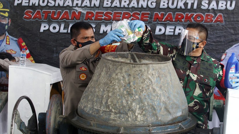 302 Kg Sabu Dimusnahkan, Digiling Pakai Mesin Aduk Semen di Depok - Bagian 1