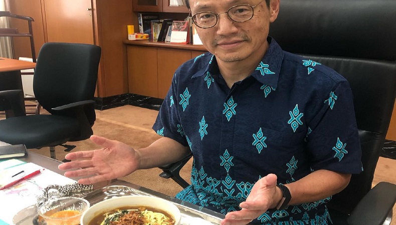Dubes Jepang Pamer Menu Mi Kangkung, Netizen: Nama Ikan Cupangnya Jadinya Siapa Pak?