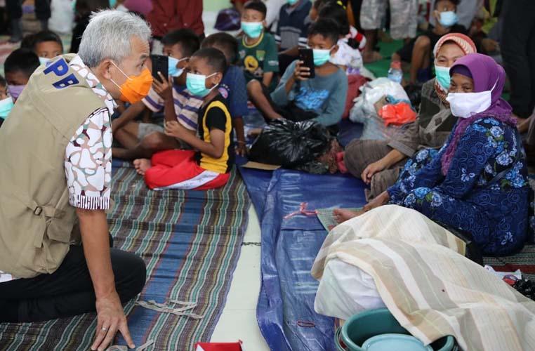 Ratusan Pengungsi Banjir Pekalongan Berjubel, Ganjar: Bahaya Ini, Tolong Disekat