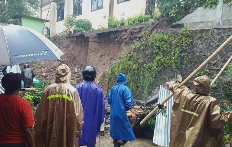 Talud Kantor Kecamatan Watumalang Wonosobo Longsor,  2 Warga Meninggal 1 Luka