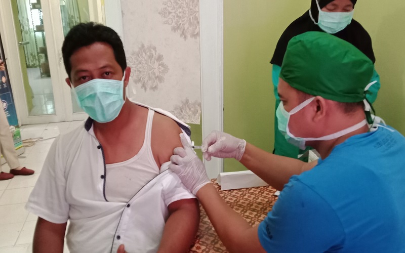 Nakes di Bangka Tengah Mulai Disuntik Vaksin Covid-19 Tahap Dua