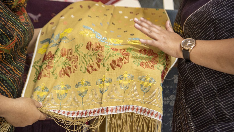 Melihat Kain Ulos Khas Tarutung Tapanuli Utara, Dijual Rp15 Juta - Bagian 1