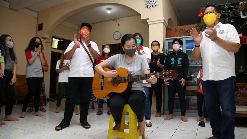 Partai Perindo Salurkan Bantuan Sembako ke Panti Asuhan Elpidos Surabaya - Bagian 4