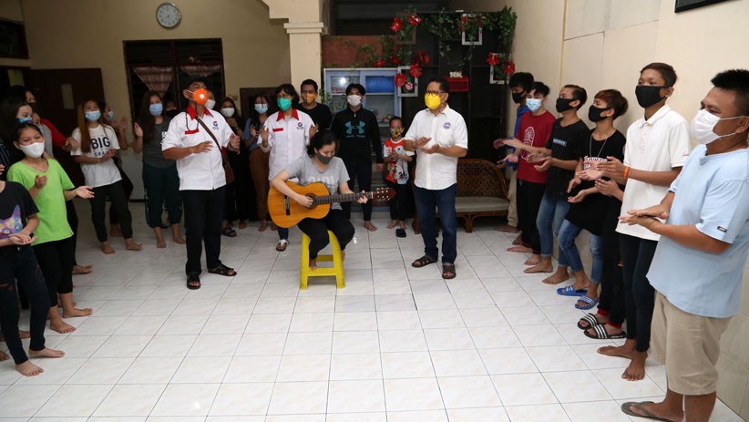 Partai Perindo Salurkan Bantuan Sembako ke Panti Asuhan Elpidos Surabaya - Bagian 3