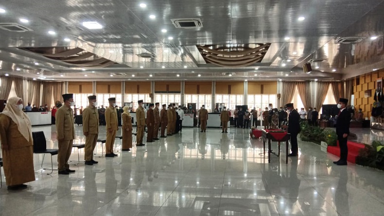 Edy Rahmayadi Lantik 13 Pejabat Eselon II Pemprov Sumut