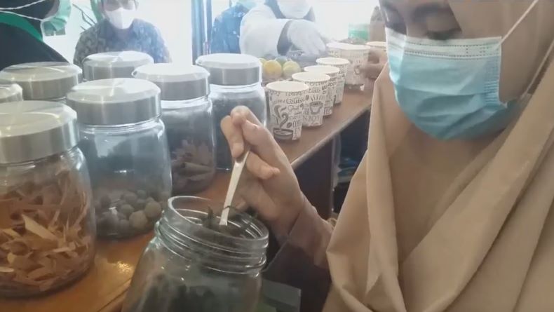 Kafe Jamu di Kendal Ini Sajikan Minuman Rempah dan Akupuntur 