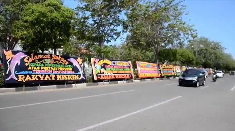 Disebut Provinsi Termiskin di Sumatera, Kantor Pemprov Aceh Banjir Papan Bunga Berisi Sindiran 