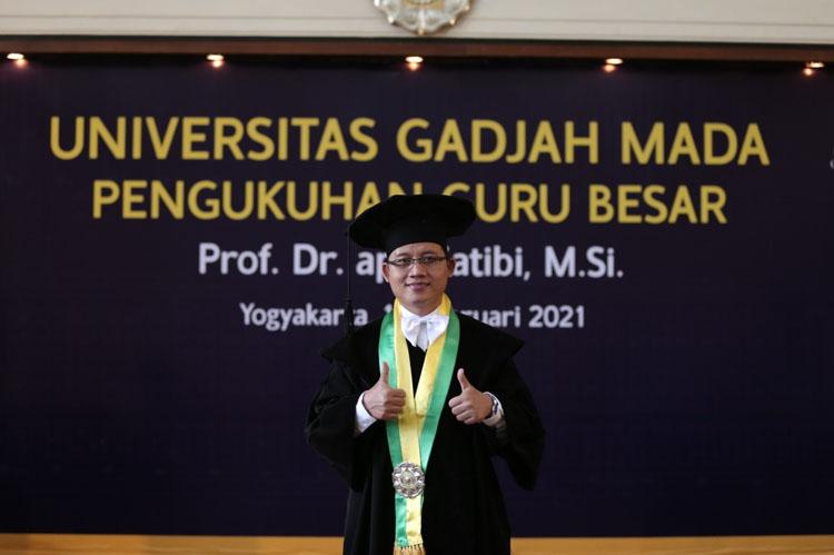 Dikukuhkan Jadi Guru Besar Farmasi UGM, Prof Satibi: Pengelolaan Obat Masih Formalitas 