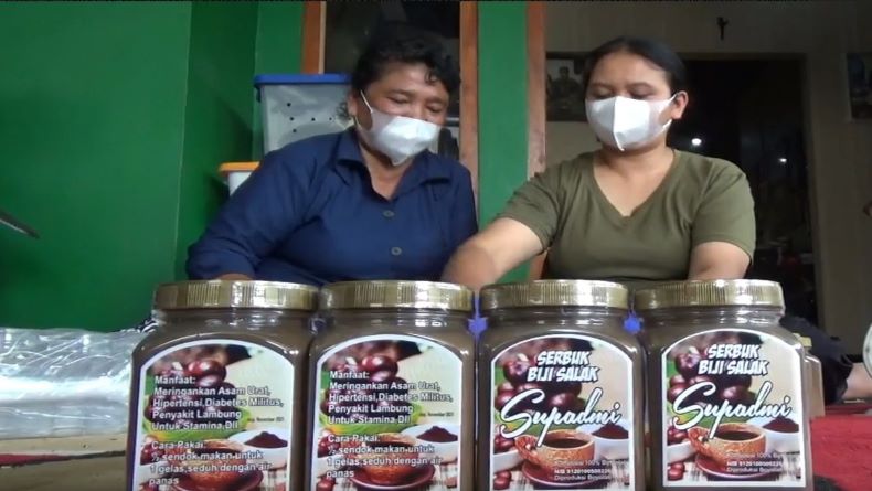 Warga Boyolali Ini Sulap Biji Salak Menjadi Serbuk Minuman Berkhasiat 