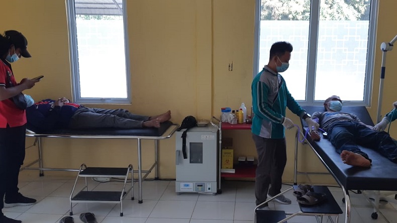 title Kapal Dihantam Ombak, 2 Warga Malaysia Terdampar di Bengkalis Riau Kapal Dihantam Ombak, 2 Warga Malaysia Terdampar di Bengkalis Riau