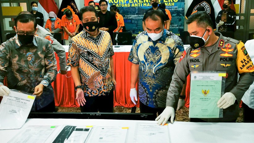 Ibu Dino Patti Djalal Korban Mafia Tanah, Pelaku Fredy Kusnadi Ditangkap Polisi - Bagian 3