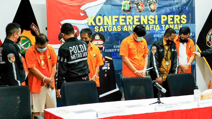 Ibu Dino Patti Djalal Korban Mafia Tanah, Pelaku Fredy Kusnadi Ditangkap Polisi - Bagian 5