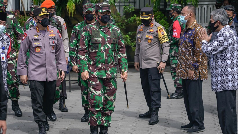 Panglima TNI dan Kapolri Cek Penerapan PPKM Mikro di Maguwoharjo Yogyakarta - Bagian 1