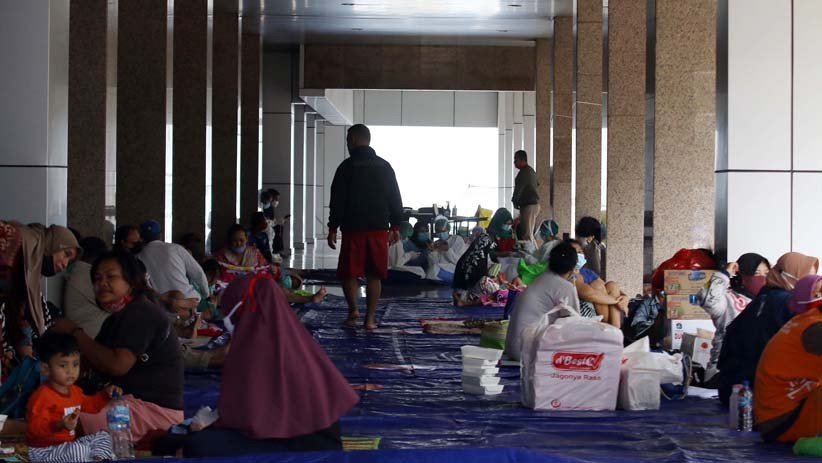 Banjir Belum Surut, Warga Cipinang Melayu Mengungsi ke Universitas Borobudur - Bagian 1