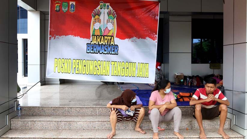 Banjir Belum Surut, Warga Cipinang Melayu Mengungsi ke Universitas Borobudur - Bagian 4