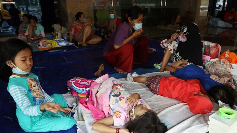 Banjir Belum Surut, Warga Cipinang Melayu Mengungsi ke Universitas Borobudur - Bagian 3