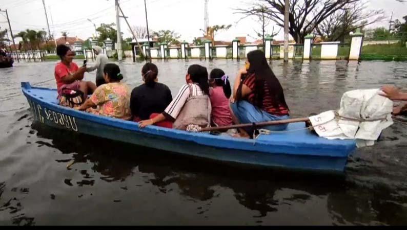 title Banjir Kota-Kabupaten Pekalongan Semakin Parah, Akses Jalan Utama Lumpuh Total Banjir Kota-Kabupaten Pekalongan Semakin Parah, Akses Jalan Utama Lumpuh Total