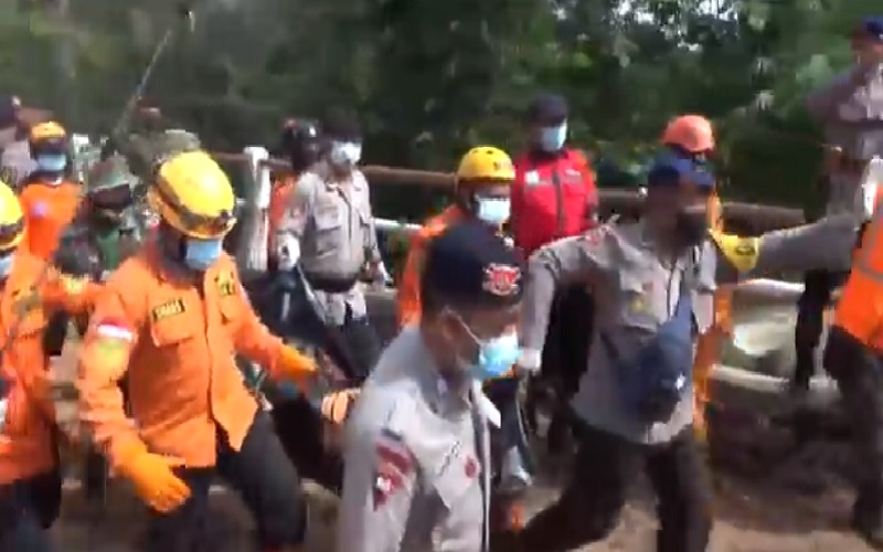 title Satu Korban Terakhir Longsor Nganjuk Ditemukan Satu Korban Terakhir Longsor Nganjuk Ditemukan
