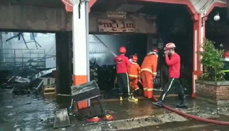 Kebakaran di Singkawang Tewaskan 1 Pemilik Ruko yang Terjebak Kepulan Asap