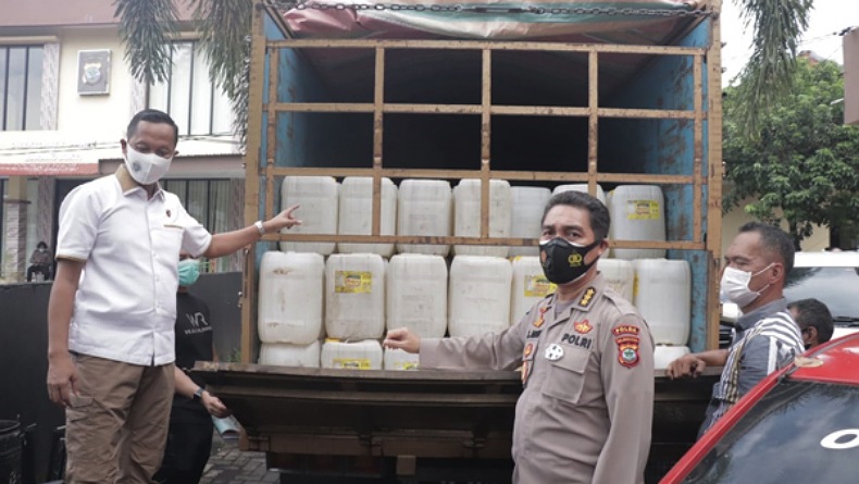 Polda Sulut Gagalkan Penyelundupan Ribuan Liter Cap Tikus ke Papua Barat