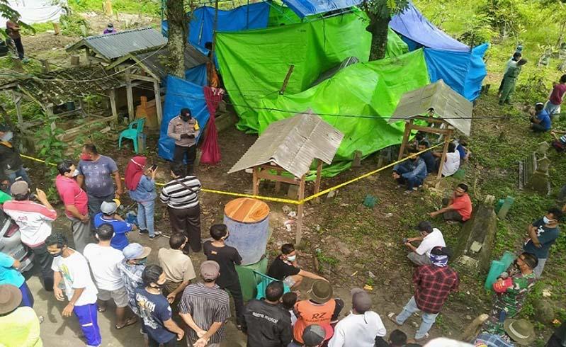 Diduga Ada Sejumlah Kejanggalan, Polisi Bongkar Makam Warga di Rembang