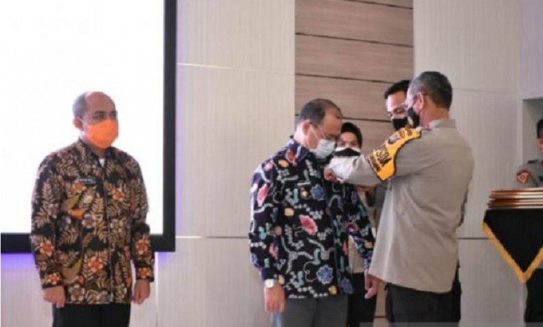 Gubernur Babel Erzaldi Rosman Terima Pin Emas Kehormatan Kapolri