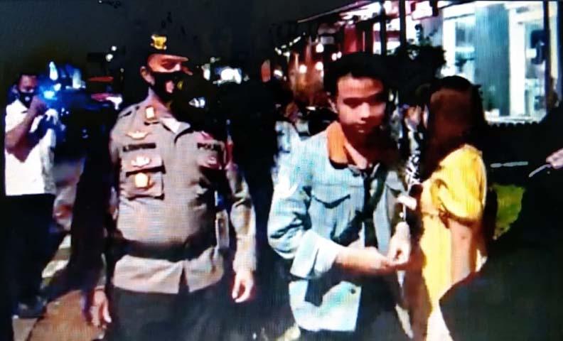 title Langgar Prokes, Polisi Bubarkan Kerumunan di Warung hingga Arena Permainan Anak di Jepara Langgar Prokes, Polisi Bubarkan Kerumunan di Warung hingga Arena Permainan Anak di Jepara