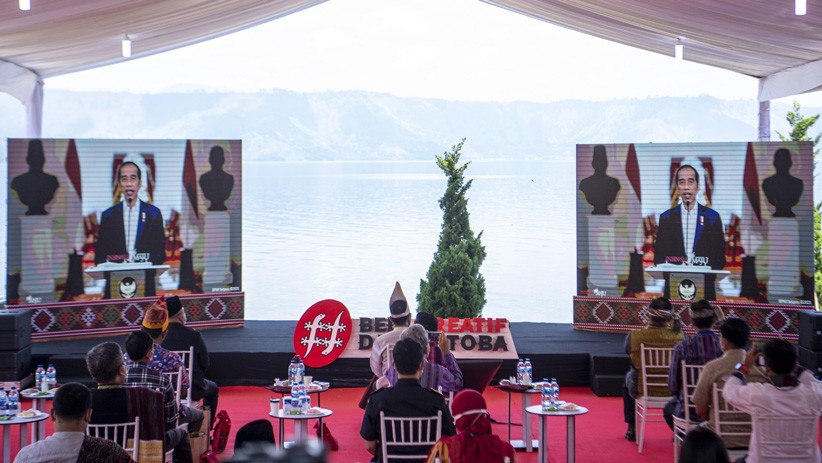 Menparekraf Sandiaga Uno Menari Tortor saat Peluncuran Beli Kreatif Danau Toba - Bagian 2