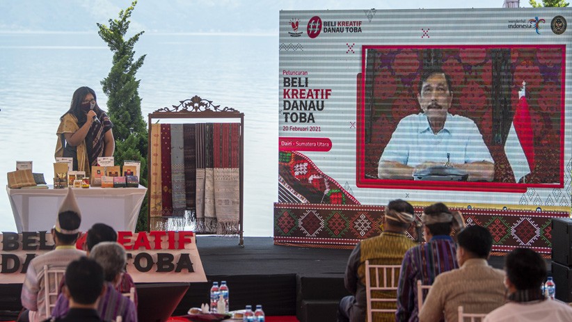 Menparekraf Sandiaga Uno Menari Tortor saat Peluncuran Beli Kreatif Danau Toba - Bagian 3