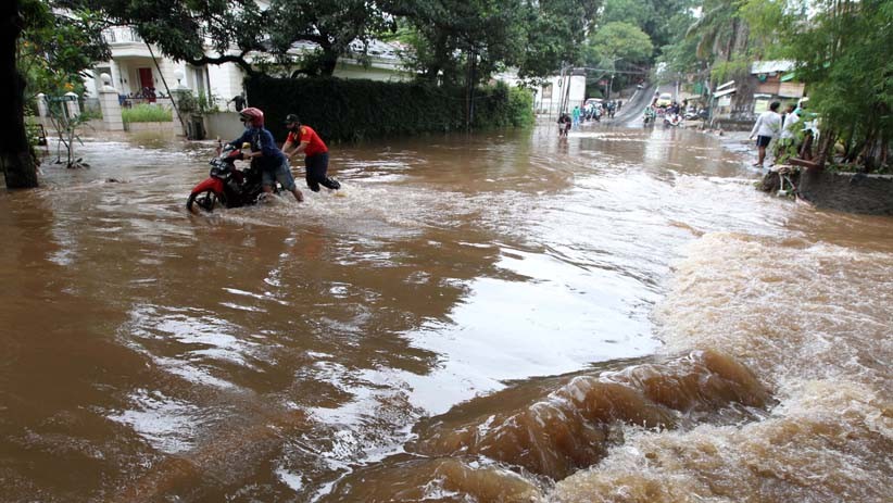 Kali Krukut Meluap, Permukiman Mewah di Cilandak Kebanjiran - Bagian 3