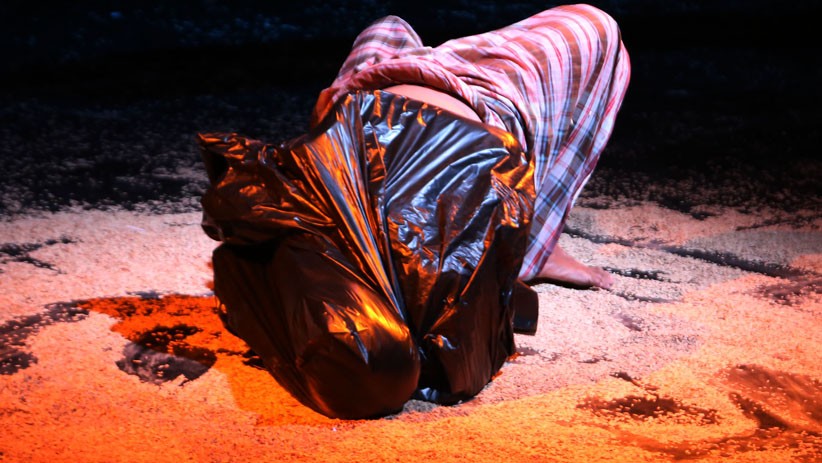 Aktor Teater Api Indonesia Bercerita tentang Keserakahan Toean Markoen - Bagian 3