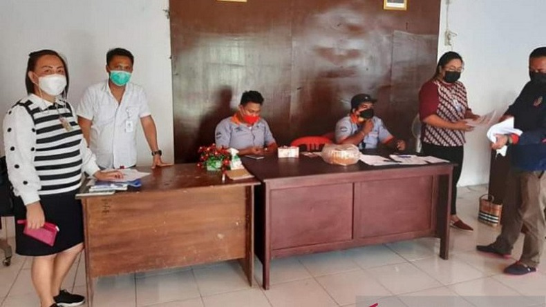 title 10.785 Warga Kurang Mampu di Minahasa Tenggara Terima Bantuan Sosial Tunai di Masa Pandemi 10.785 Warga Kurang Mampu di Minahasa Tenggara Terima Bantuan Sosial Tunai di Masa Pandemi