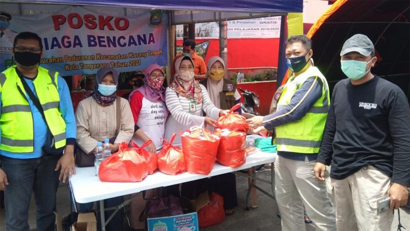Bantu Korban Banjir Jakarta, Bank Mandiri Kirim 1.000 Paket Nasi Bungkus  - Bagian 4