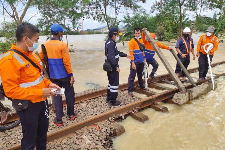 Perjalanan KA Terganggu Banjir, Pembatalan Tiket Berlaku hingga 30 Hari