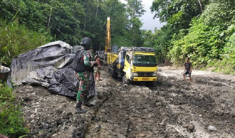Hujan Deras, Jalan Penghubung Antardistrik di Keerom Papua Tertimbun Longsor