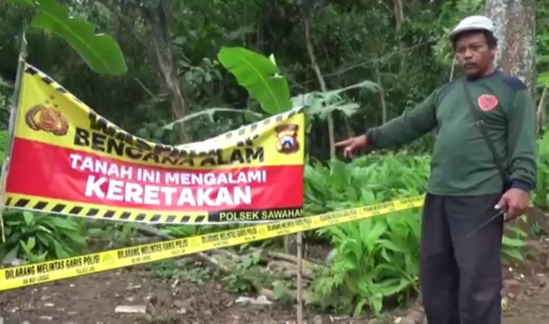 Bukit di Lereng Gunung Wilis Nganjuk Retak 250 Meter, 150 Warga Mengungsi Tiap Malam 
