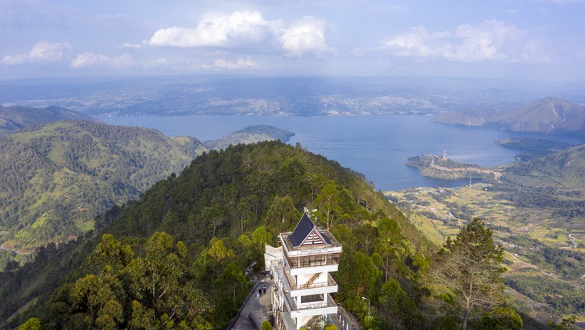 Keindahan Panorama Danau Toba Terlihat dari Menara Pandang Tele - Bagian 1