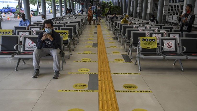 Suasana Stasiun Pasar Senen setelah Pembatalan Perjalanan Kereta Jarak Jauh - Bagian 2
