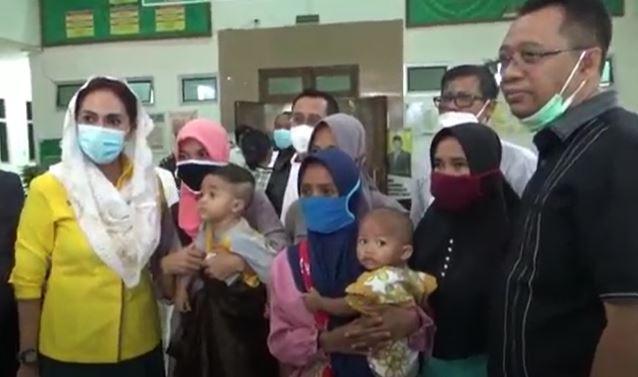 title Penangguhan Penahanan Dikabulkan, 4 IRT Perusak Pabrik Rokok Wajib Lapor Penangguhan Penahanan Dikabulkan, 4 IRT Perusak Pabrik Rokok Wajib Lapor
