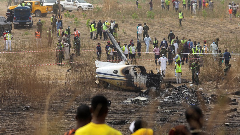 Penampakan Pesawat Militer Nigeria Jatuh, 7 Tentara Tewas - Bagian 2