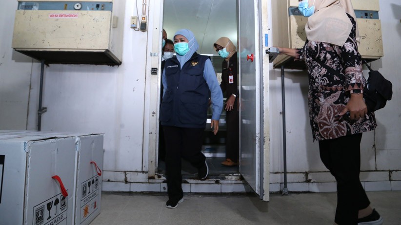 Gubernur Khofifah Cek Proses Distribusi Vaksin Covvid-19 Tahap Kedua - Bagian 2