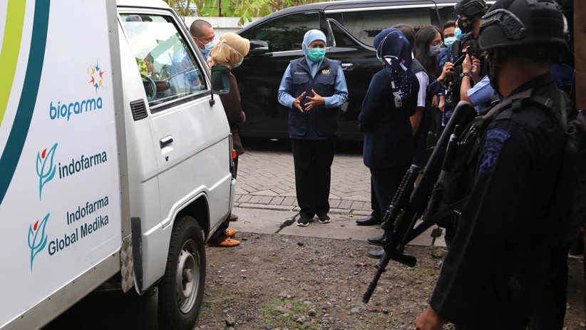 Gubernur Khofifah Cek Proses Distribusi Vaksin Covvid-19 Tahap Kedua - Bagian 1