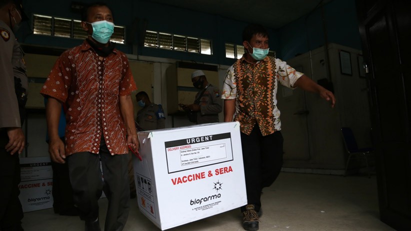 Gubernur Khofifah Cek Proses Distribusi Vaksin Covvid-19 Tahap Kedua - Bagian 3