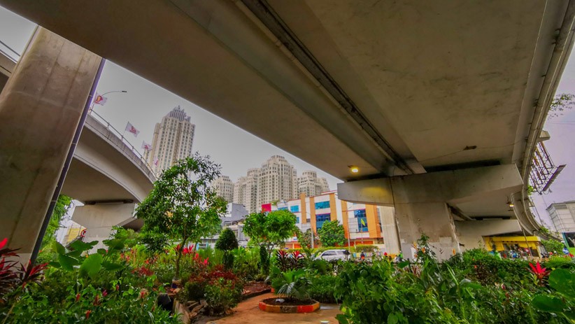 Wajah Baru Kolong Jalan Layang Kebayoran Lama, Dipenuhi Tanaman Hias - Bagian 1