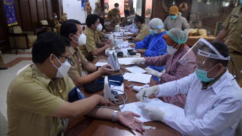 ASN Pemprov Jateng Ikuti Vaksinasi Covid-19 Gelombang II - Bagian 4