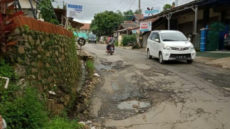 7 Km Jalan Provinsi Rusak, Pemda KBB Tersandera Kewenangan