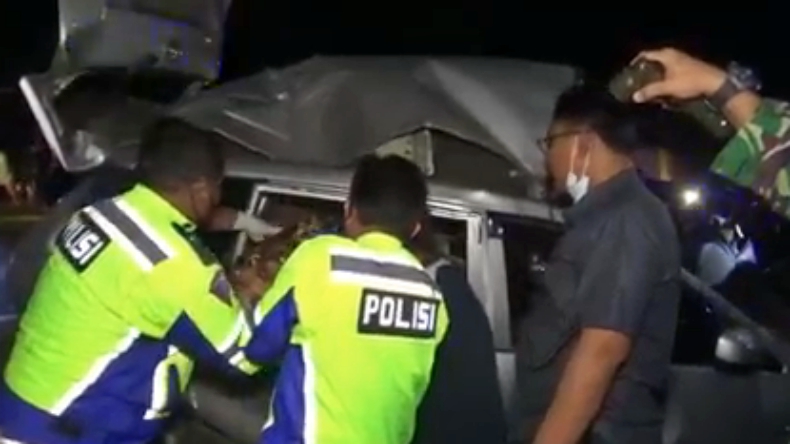 title Kecelakaan Maut Bus dan Avanza di Tebing Tinggi, Sekeluarga Tewas Kecelakaan Maut Bus dan Avanza di Tebing Tinggi, Sekeluarga Tewas