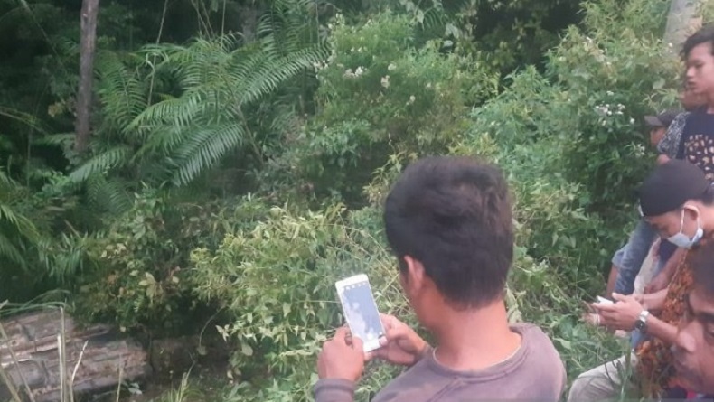 Hindari Motor, Minibus Masuk Jurang Sedalam 10 Meter di Tapsel