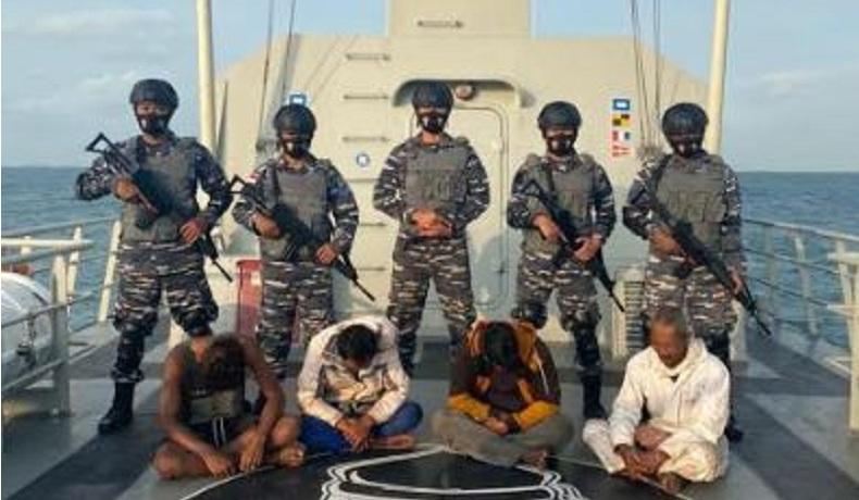 title TNI AL Tangkap 5 Pencuri dalam Kapal Tongkang di Perairan Selat Singapura TNI AL Tangkap 5 Pencuri dalam Kapal Tongkang di Perairan Selat Singapura
